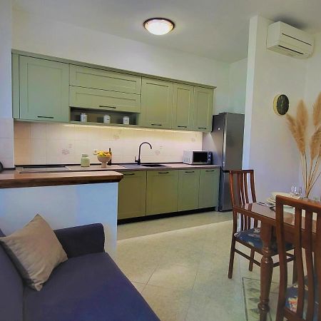Cozy Apartment Mandula Vrsar Exterior photo