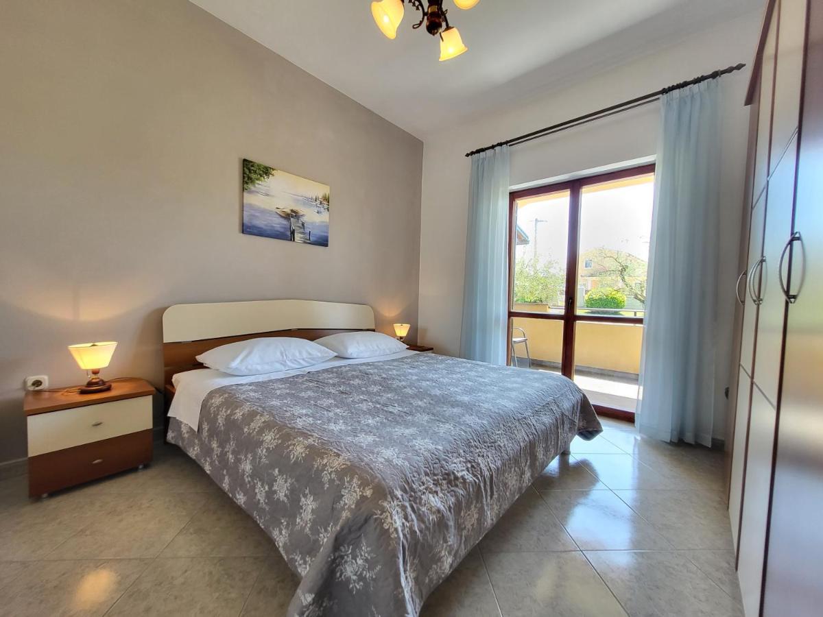 Cozy Apartment Mandula Vrsar Exterior photo