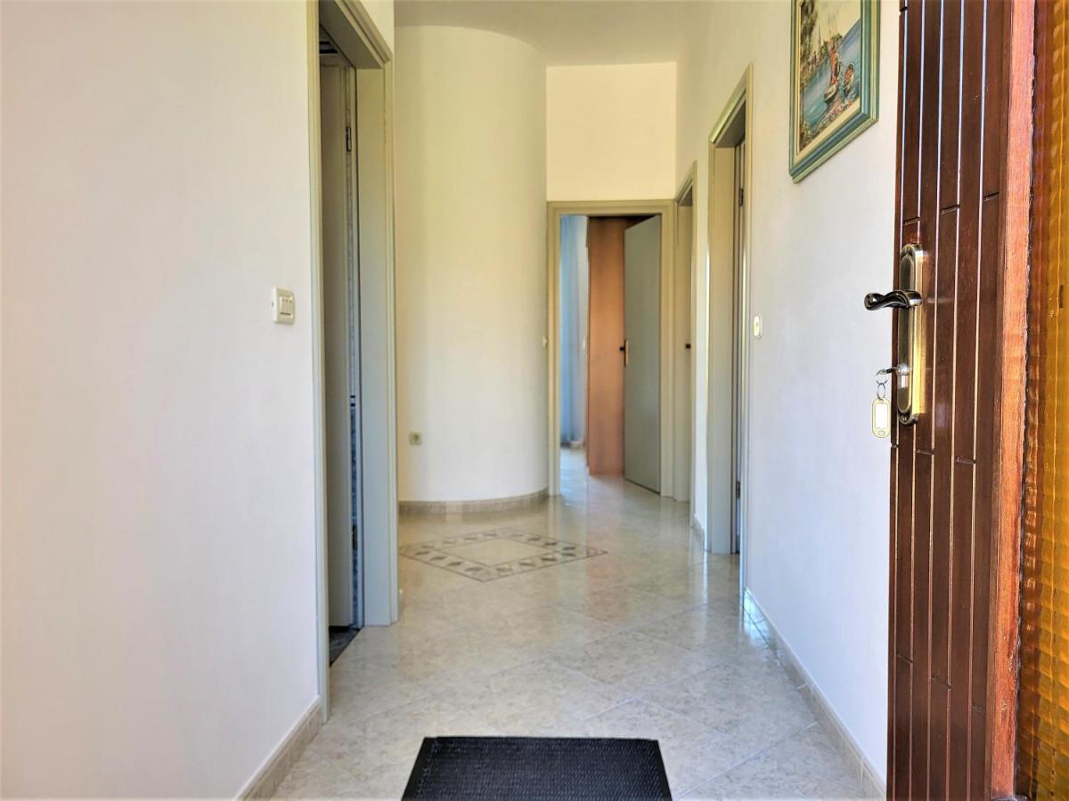 Cozy Apartment Mandula Vrsar Exterior photo