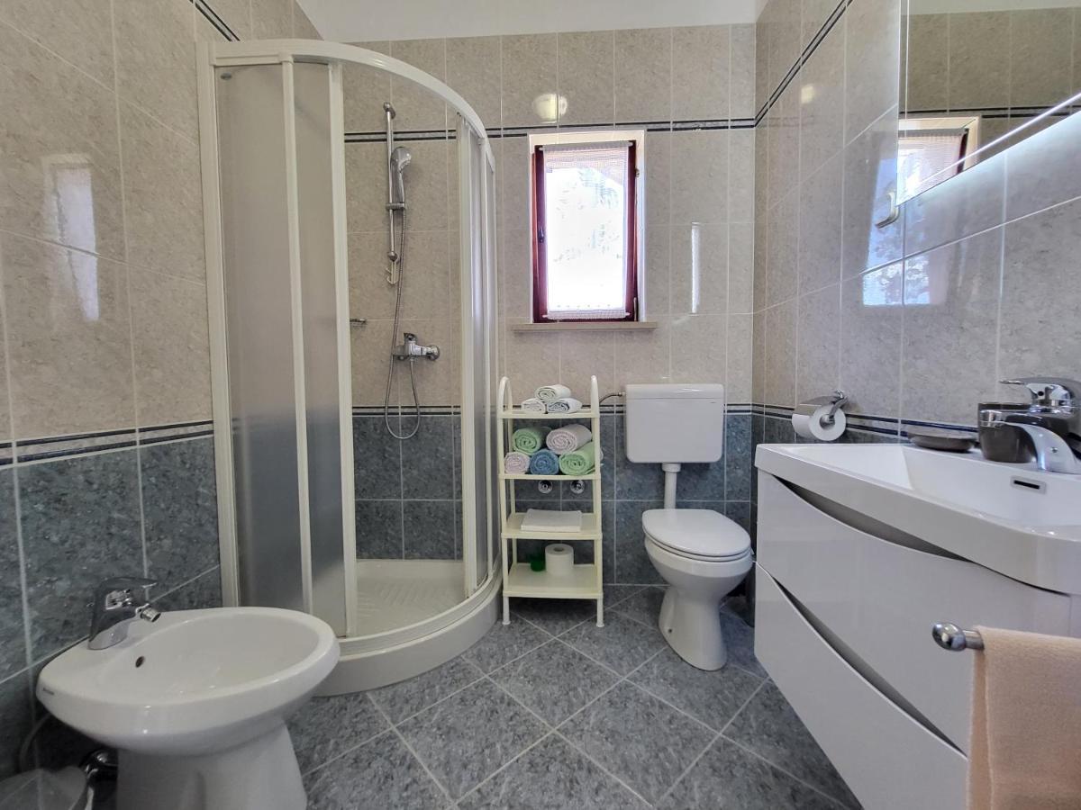 Cozy Apartment Mandula Vrsar Exterior photo