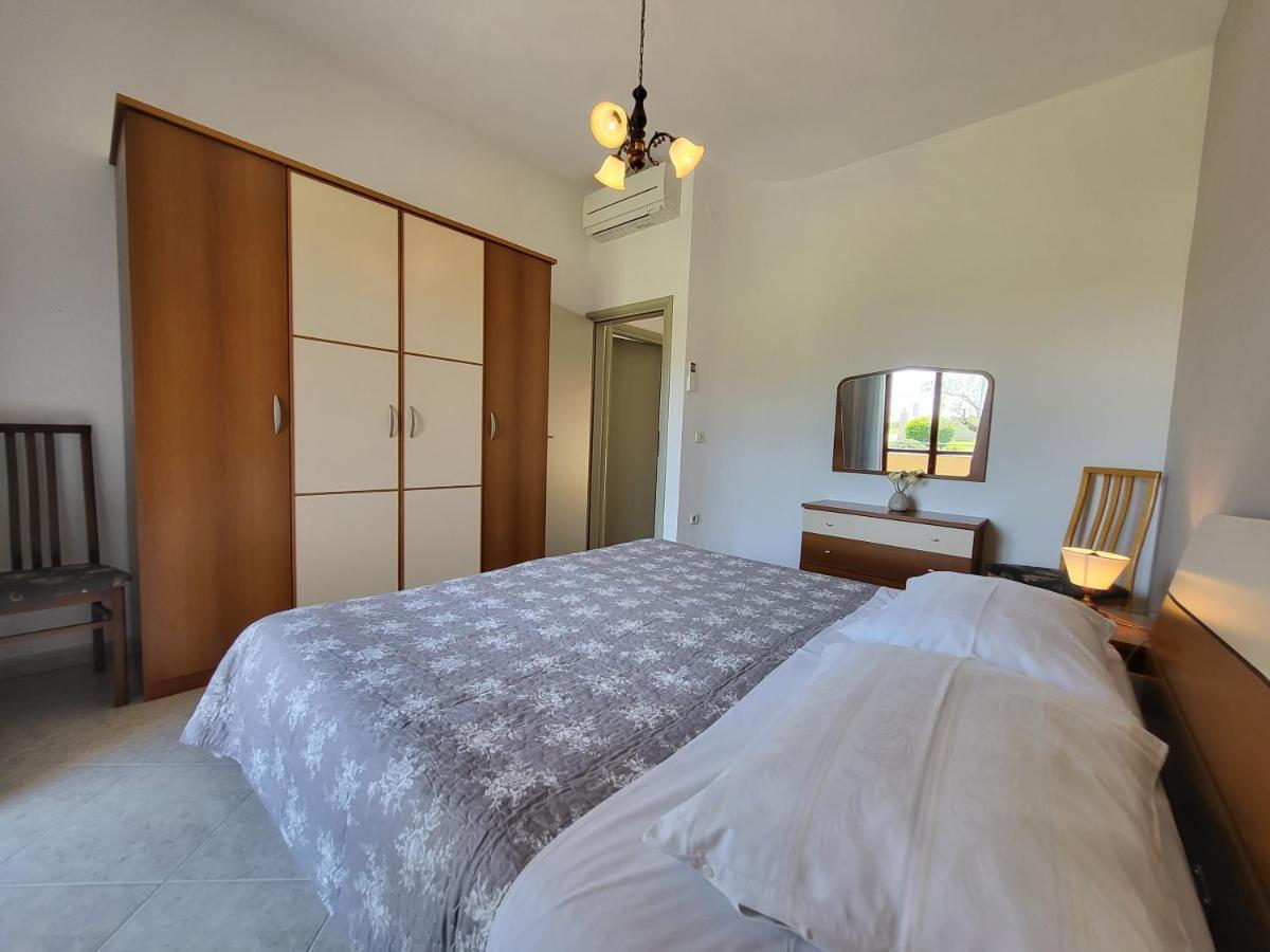 Cozy Apartment Mandula Vrsar Exterior photo